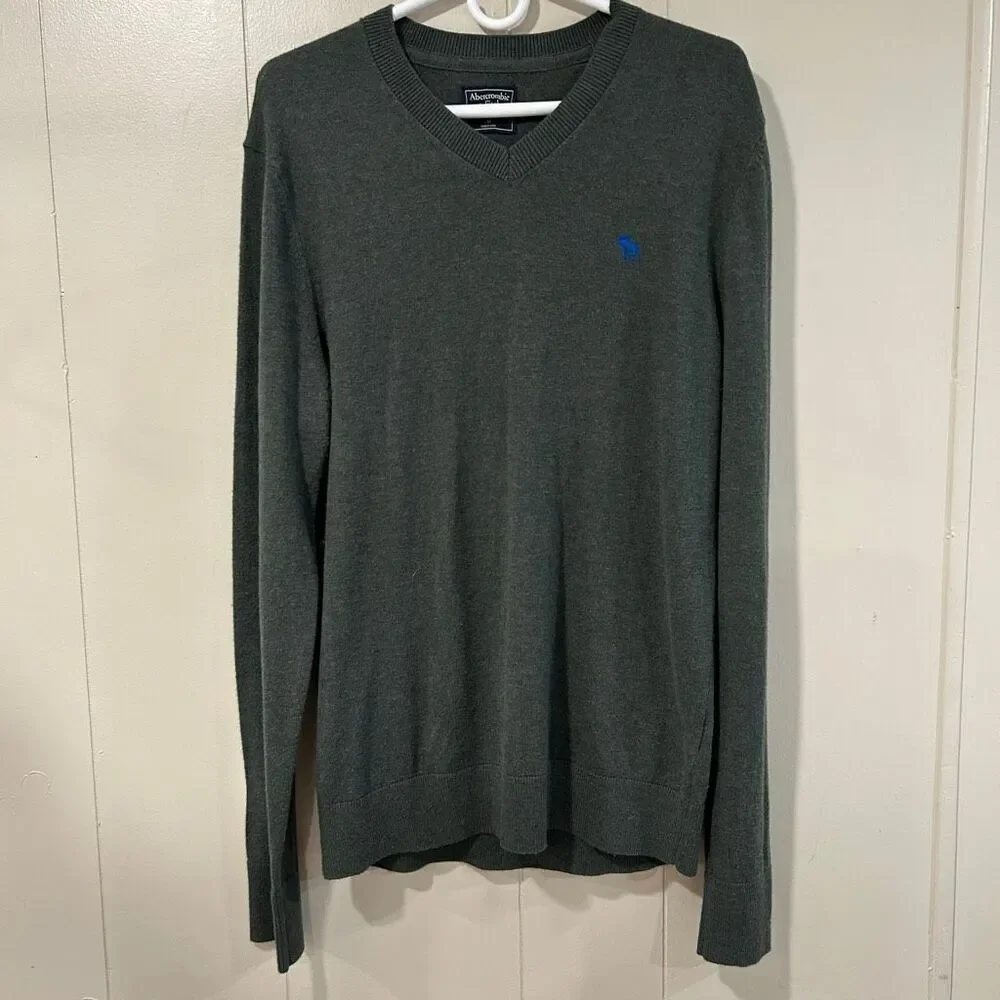 Abercrombie & Fitch Men’s Medium Gray V-Neck Sweater